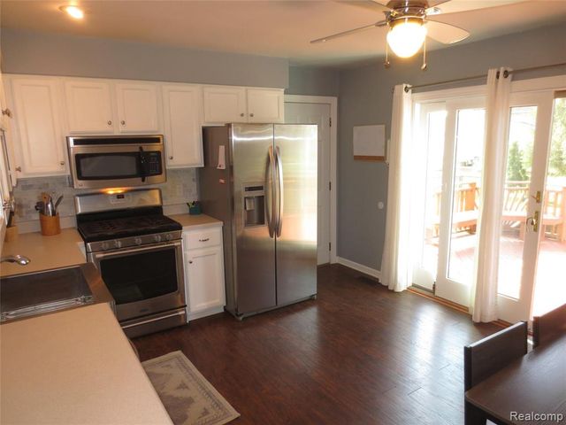 61365 Creekview Drive, South Lyon, MI 48178