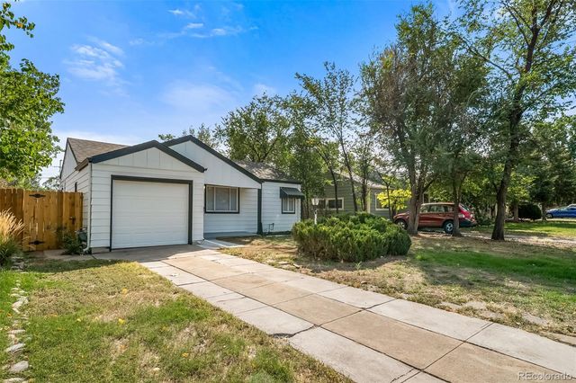 1350 Ironton Street, Aurora, CO 80010