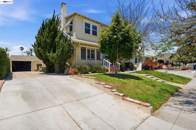 1412 30Th St, San Diego, CA 92102
