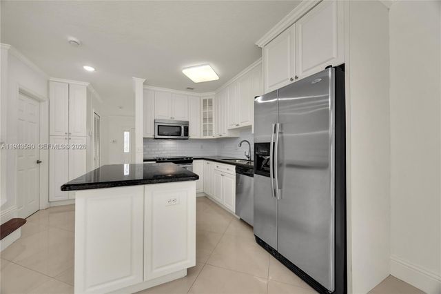 7773 SW 94th Ln, Miami, FL 33156