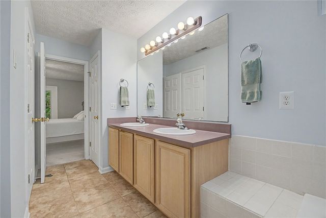 9360 Sawgrass Drive, Miamisburg, OH 45342