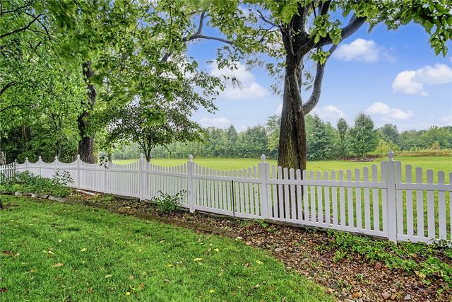 9360 Sawgrass Drive, Miamisburg, OH 45342