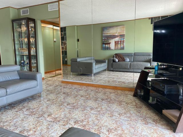 400 Kings Point Drive 1423, Sunny Isles Beach, FL 33160