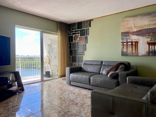 400 Kings Point Drive 1423, Sunny Isles Beach, FL 33160
