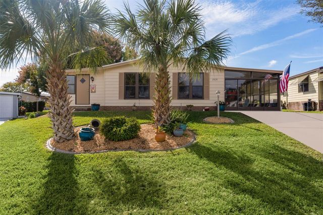 1717 PALM AIRE DRIVE, Lady Lake, FL 32159