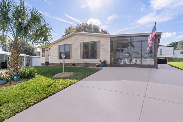 1717 PALM AIRE DRIVE, Lady Lake, FL 32159