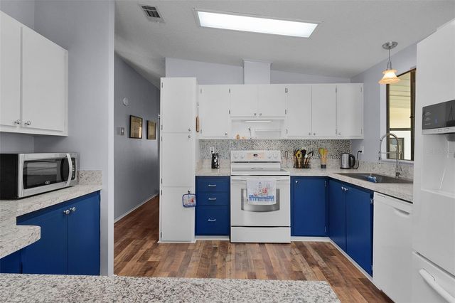 1717 PALM AIRE DRIVE, Lady Lake, FL 32159