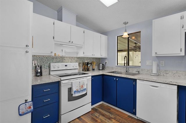 1717 PALM AIRE DRIVE, Lady Lake, FL 32159