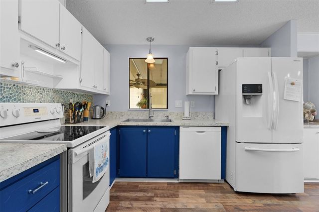 1717 PALM AIRE DRIVE, Lady Lake, FL 32159