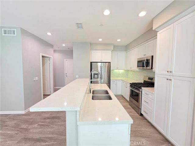 14910 W Castille, Sylmar, CA 91342