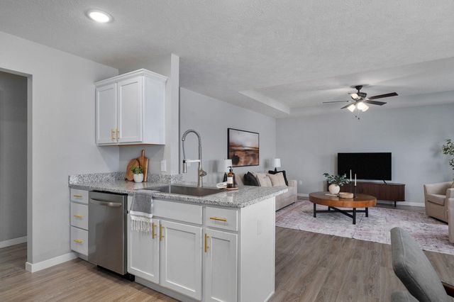 1459 E Habersham Street, Republic, MO 65738
