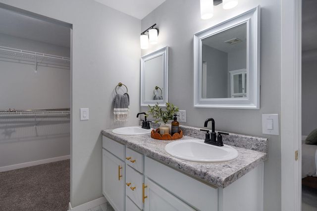 1459 E Habersham Street, Republic, MO 65738