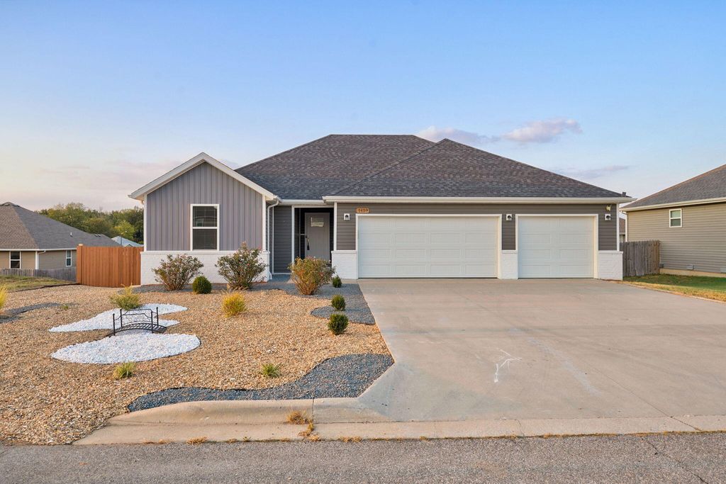 1459 E Habersham Street, Republic, MO 65738
