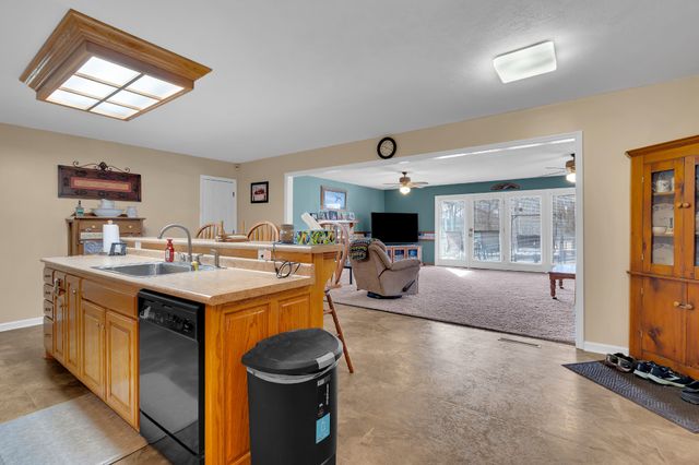 442 Carr Rd, Manchester, TN 37355