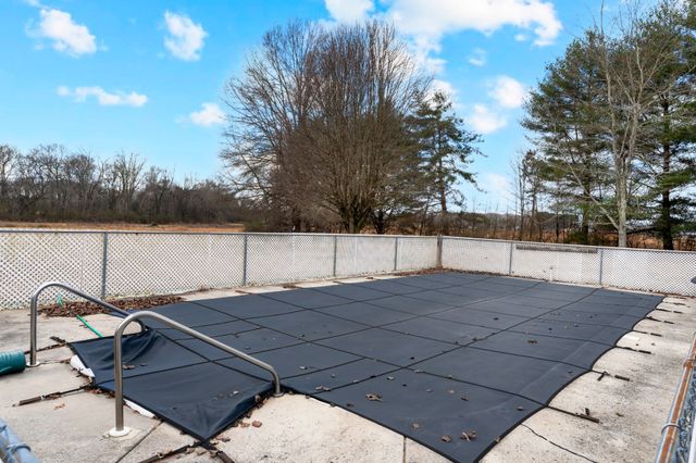 442 Carr Rd, Manchester, TN 37355