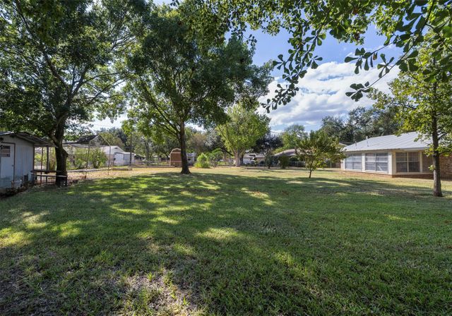 113 North Ave, Lexington, TX 78947