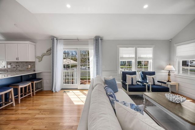 16 Second Avenue 4, Osterville, MA 02655