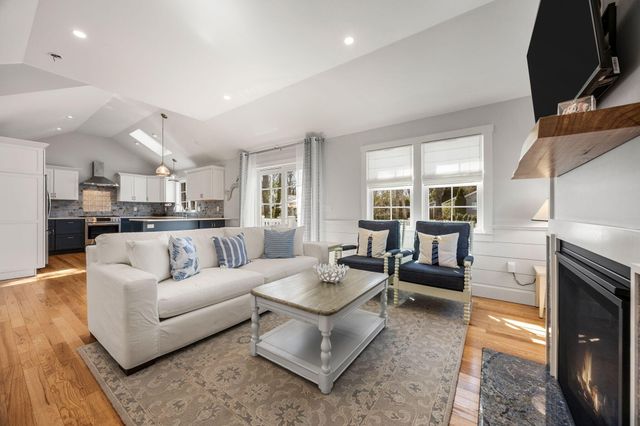16 Second Avenue 4, Osterville, MA 02655