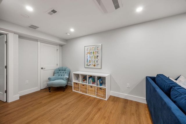 16 Second Avenue 4, Osterville, MA 02655