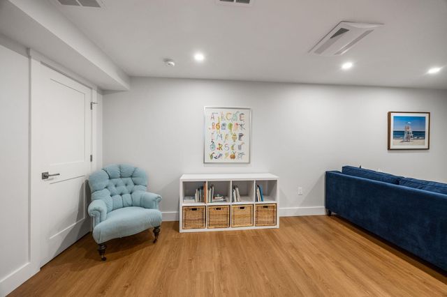 16 Second Avenue 4, Osterville, MA 02655