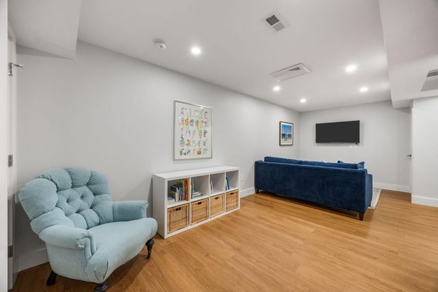 16 Second Avenue 4, Osterville, MA 02655