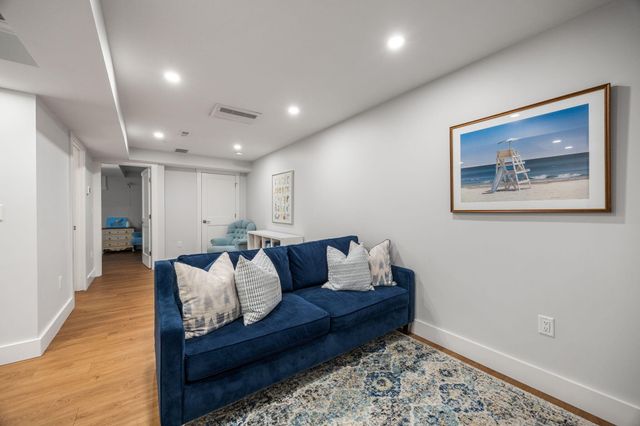 16 Second Avenue 4, Osterville, MA 02655