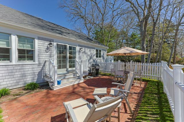 16 Second Avenue 4, Osterville, MA 02655