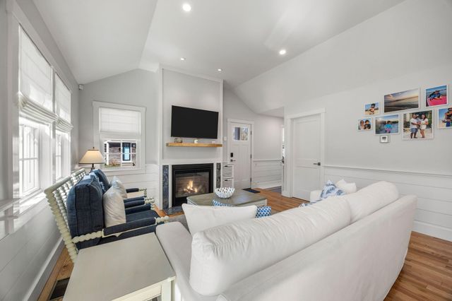 16 Second Avenue 4, Osterville, MA 02655