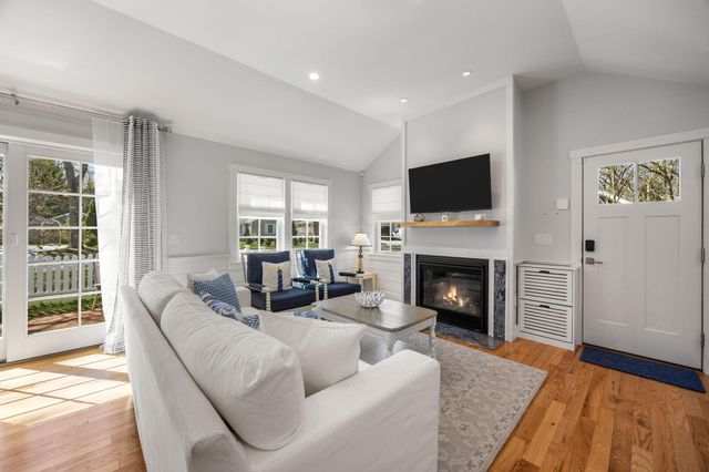 16 Second Avenue 4, Osterville, MA 02655