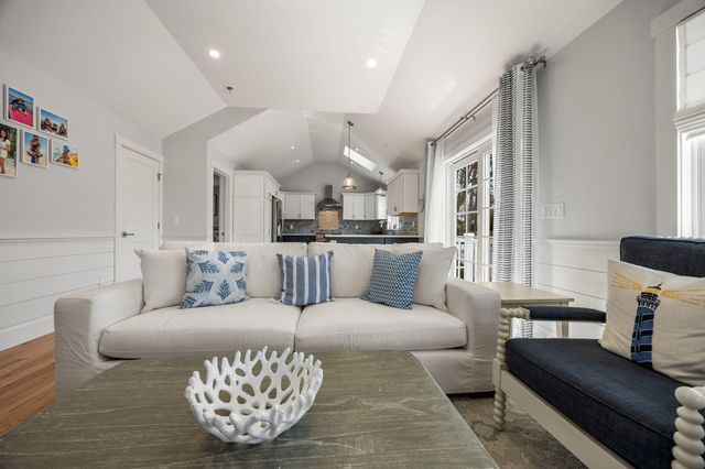 16 Second Avenue 4, Osterville, MA 02655