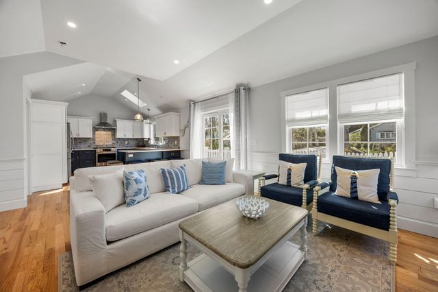 16 Second Avenue 4, Osterville, MA 02655
