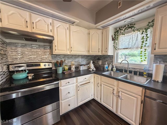 4089 Wyoga Lake Road, Stow, OH 44224