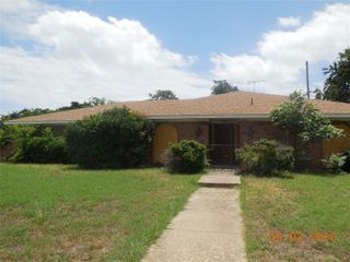 5901 Geddes Avenue, Fort Worth, TX 76107