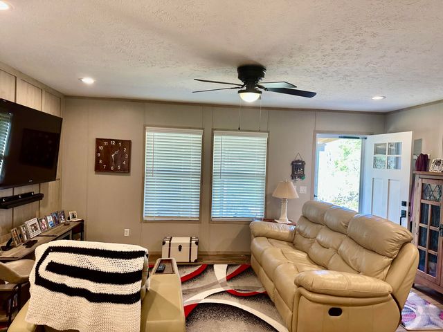 1192 Fount Hubbard Road, London, KY 40741