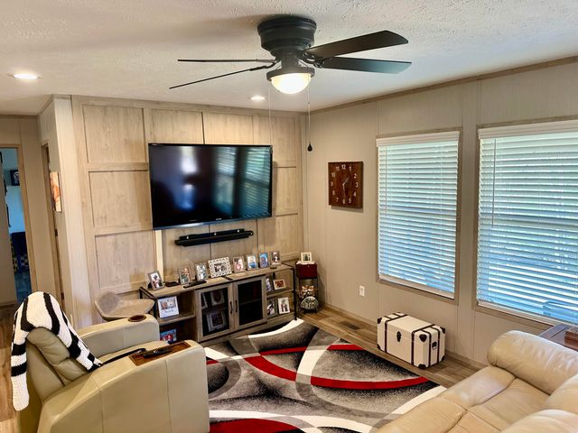 1192 Fount Hubbard Road, London, KY 40741