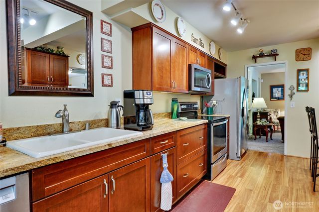 541 Surfcrest Place NE, Poulsbo, WA 98370