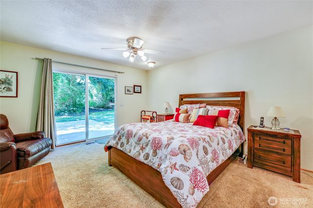 541 Surfcrest Place NE, Poulsbo, WA 98370