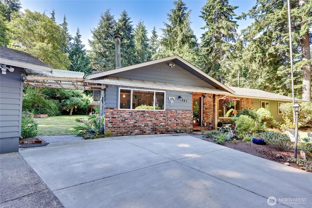 541 Surfcrest Place NE, Poulsbo, WA 98370
