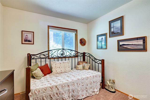 541 Surfcrest Place NE, Poulsbo, WA 98370