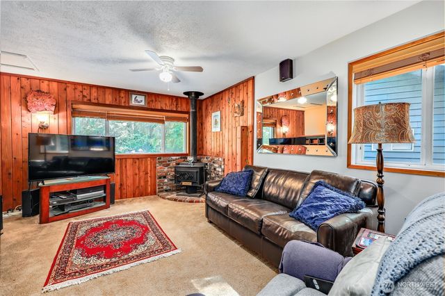 541 Surfcrest Place NE, Poulsbo, WA 98370