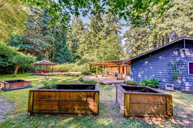 541 Surfcrest Place NE, Poulsbo, WA 98370