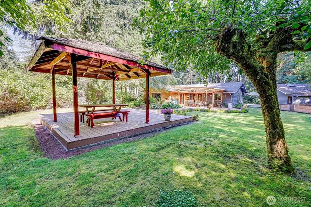 541 Surfcrest Place NE, Poulsbo, WA 98370