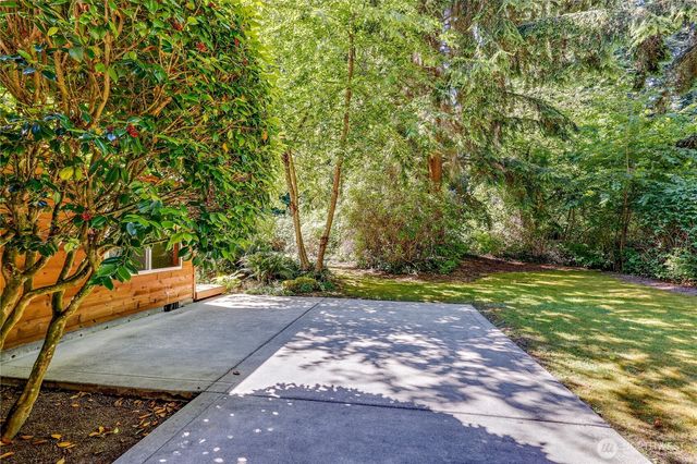 541 Surfcrest Place NE, Poulsbo, WA 98370