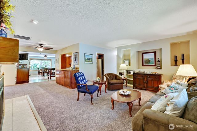 541 Surfcrest Place NE, Poulsbo, WA 98370