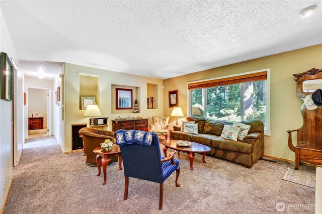 541 Surfcrest Place NE, Poulsbo, WA 98370