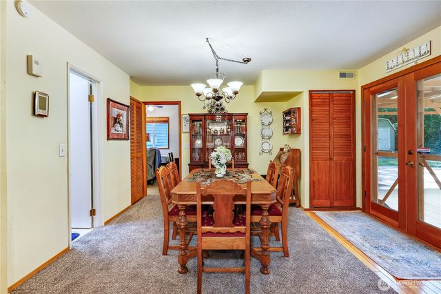 541 Surfcrest Place NE, Poulsbo, WA 98370