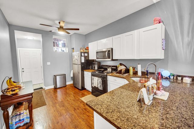 3410 W Walnut Street, Chicago, IL 60624