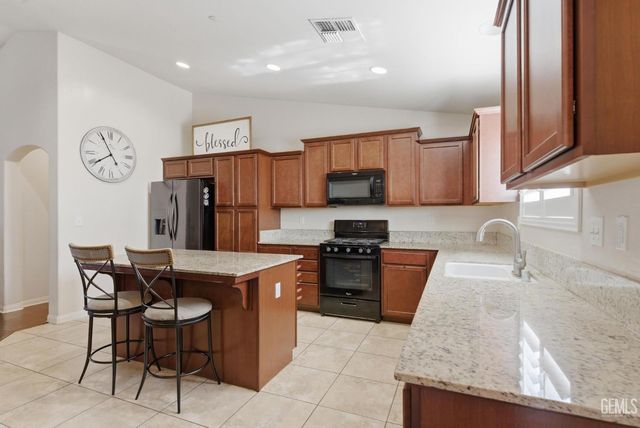 6807 Clear Water Creek Way, Bakersfield, CA 93311