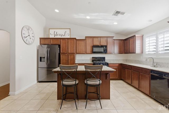 6807 Clear Water Creek Way, Bakersfield, CA 93311