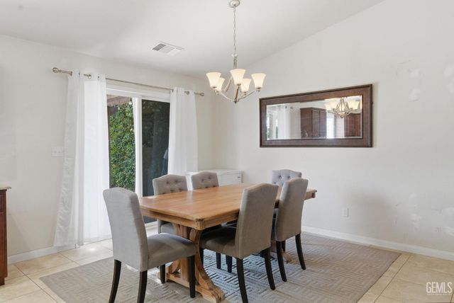 6807 Clear Water Creek Way, Bakersfield, CA 93311